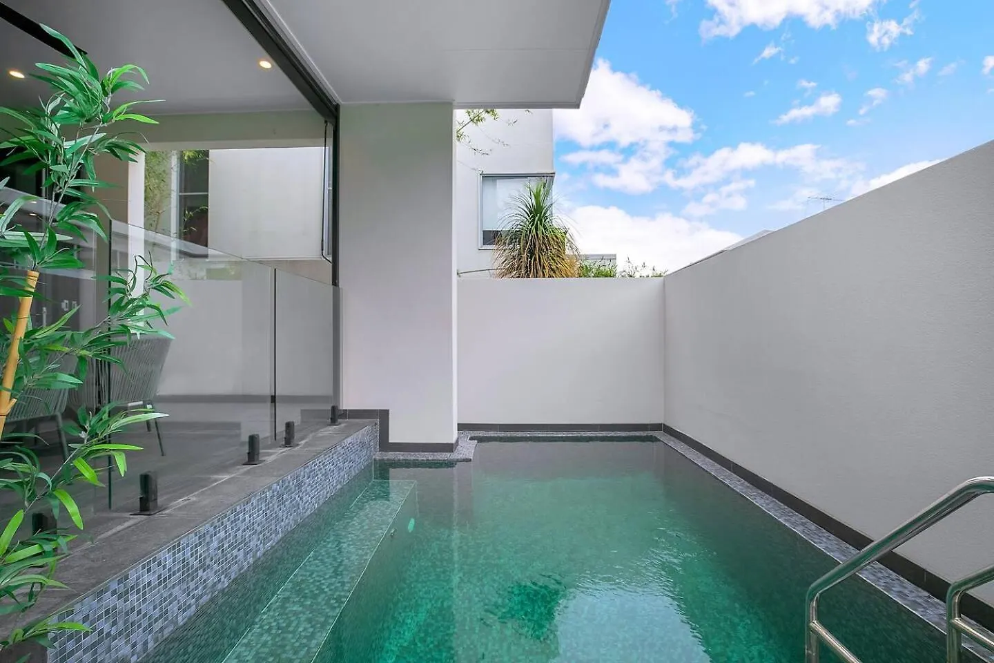 شقة The Stuart Tri Level Luxury With Poolside Dining بريزبين