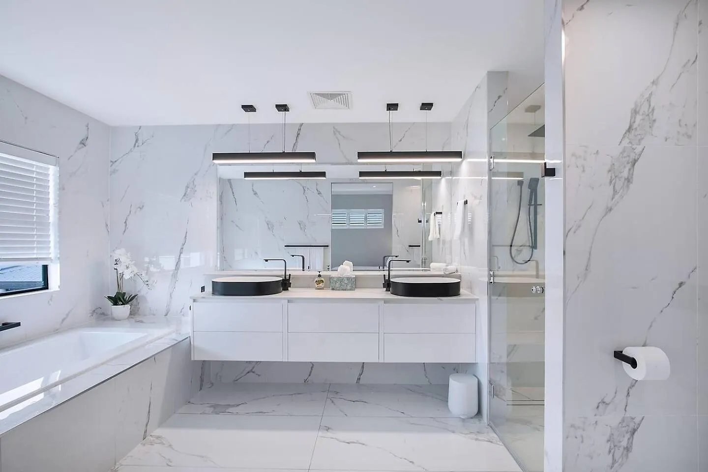 The Stuart Tri Level Luxury With Poolside Dining Daire Brisbane