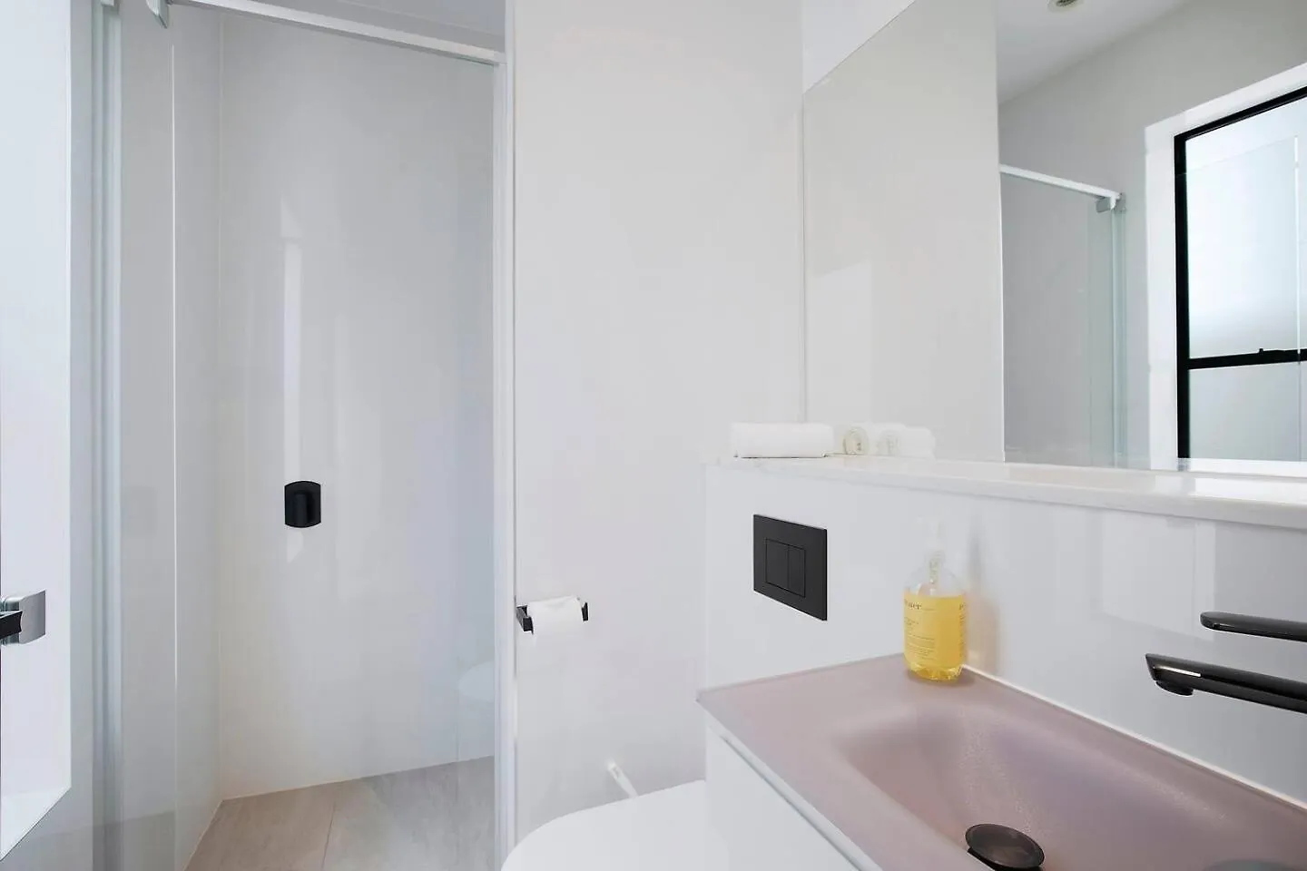 The Stuart Tri Level Luxury With Poolside Dining Daire Brisbane 0*,  Avustralya