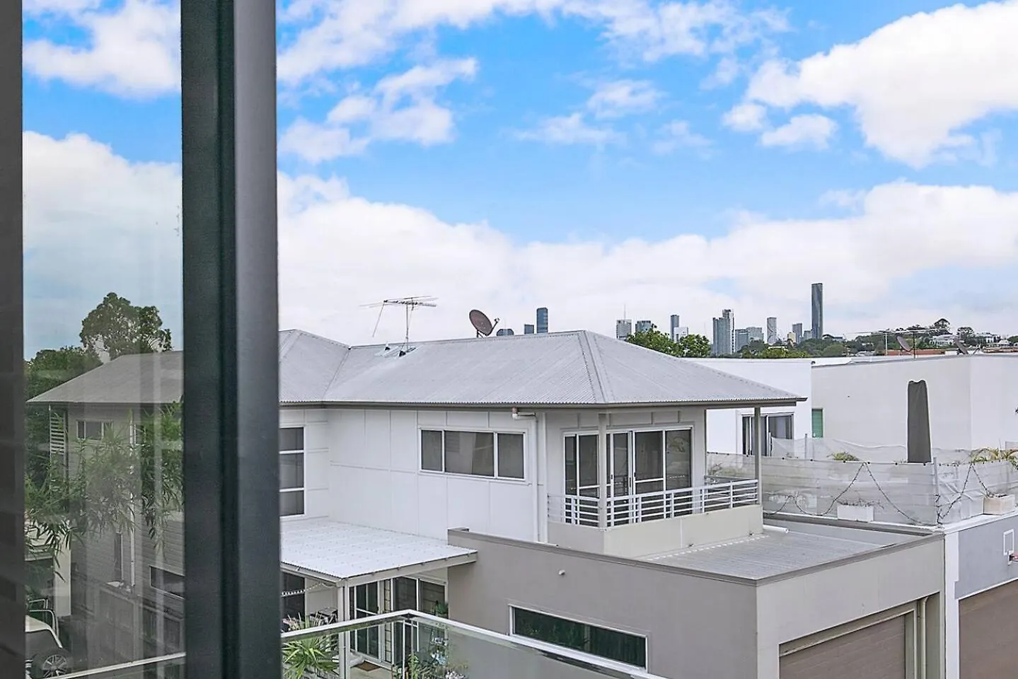 The Stuart Tri Level Luxury With Poolside Dining Daire Brisbane Avustralya