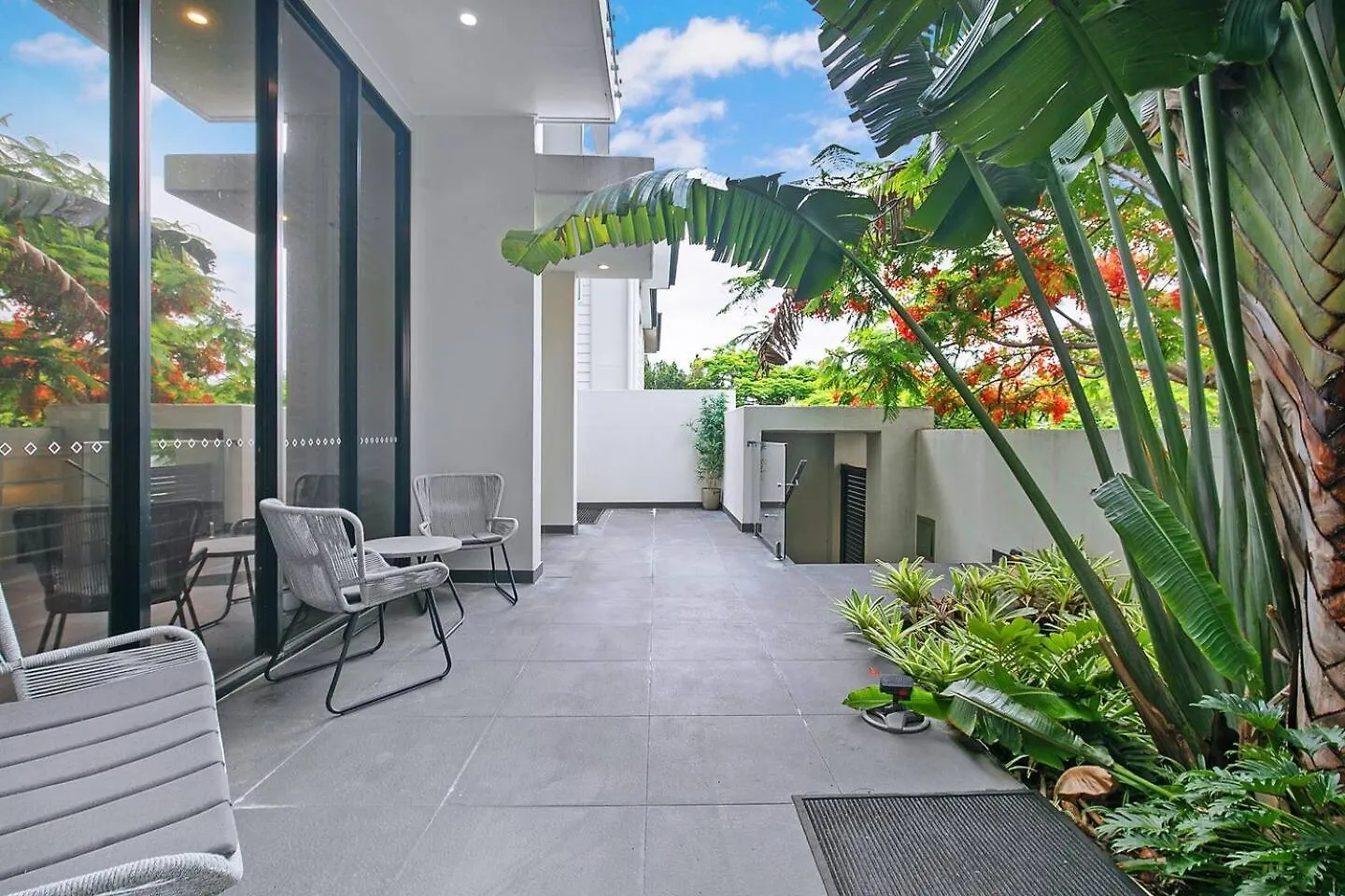 The Stuart Tri Level Luxury With Poolside Dining Daire Brisbane